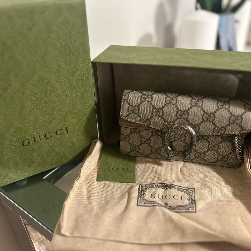 Gucci Mini Bag. Never worn, original box and cover bag. Great Gift - Picture 4 of 8
